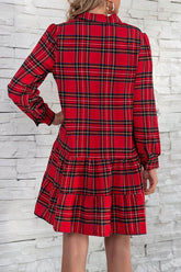 Vestido sencillo de manga larga con camisa a cuadros